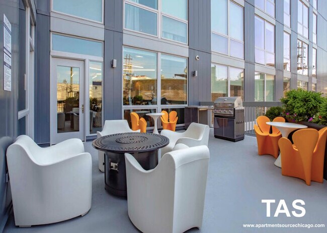 Building Photo - 2340 N California Ave