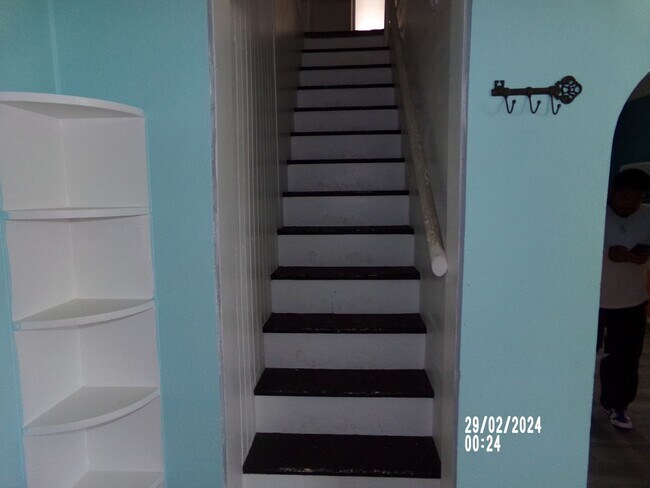 Building Photo - 4bd 1ba Home