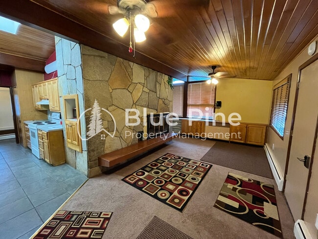 Building Photo - 755 9th St