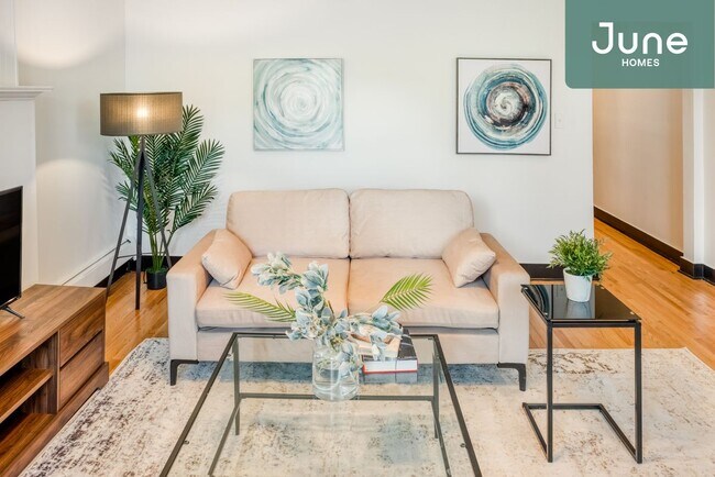 Building Photo - Queen room in 5-bed/1.0-bath Home