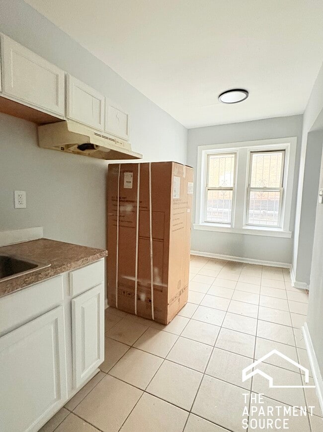 Building Photo - 6226 S Western Ave