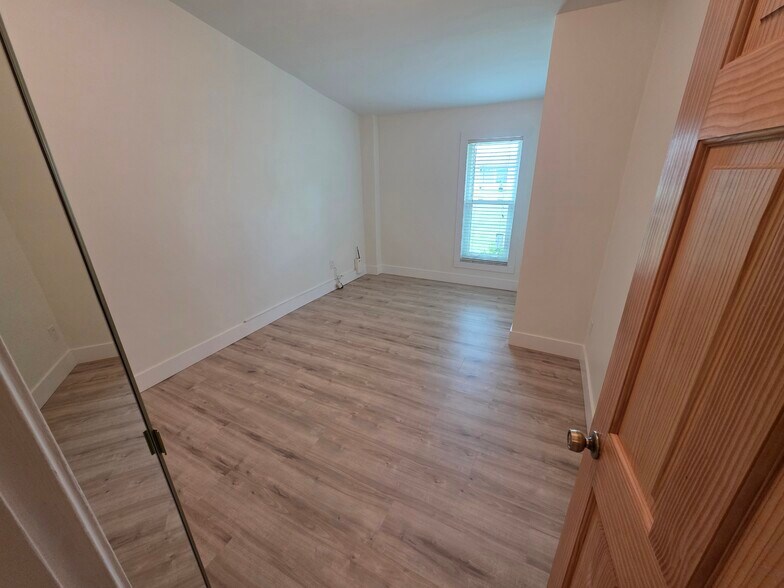 Building Photo - 1527 Tangerine St
