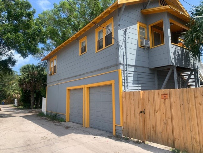 Building Photo - Available Now! Spacious 3 Bedroom Upstairs Apartment Near Downtown St. Petersburg