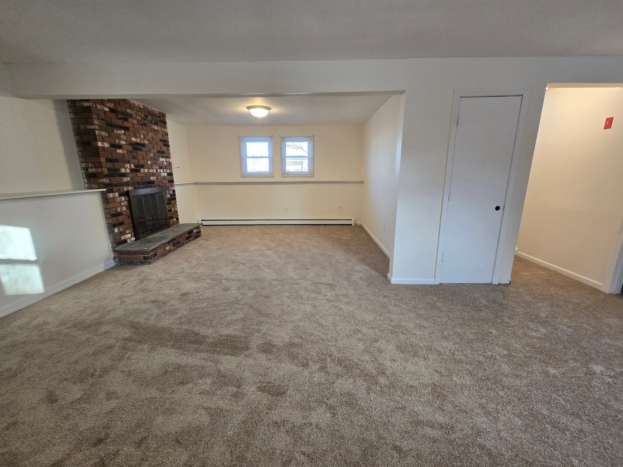 Lower Level - 32 Monroe St