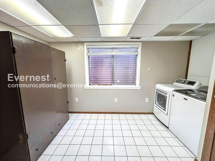 Building Photo - 6655 Lonsdale Dr