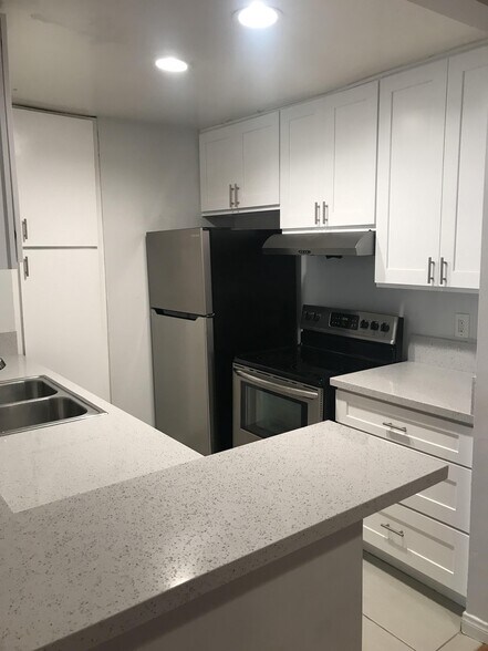 Building Photo - 8650 Gulana Ave