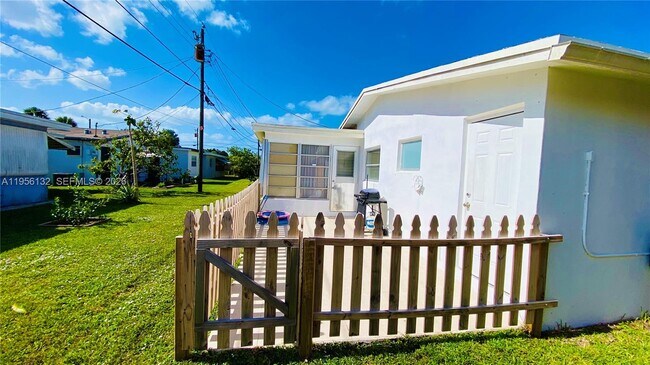 Building Photo - 6810 NW 28th St