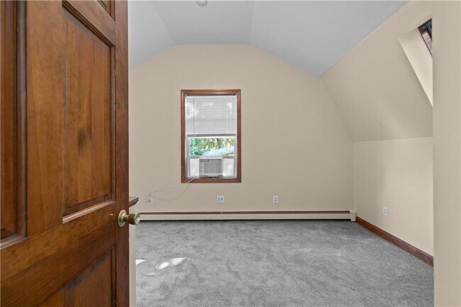 Building Photo - 5-25 Channing St