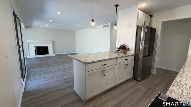 Building Photo - 114 Heritage Vlg