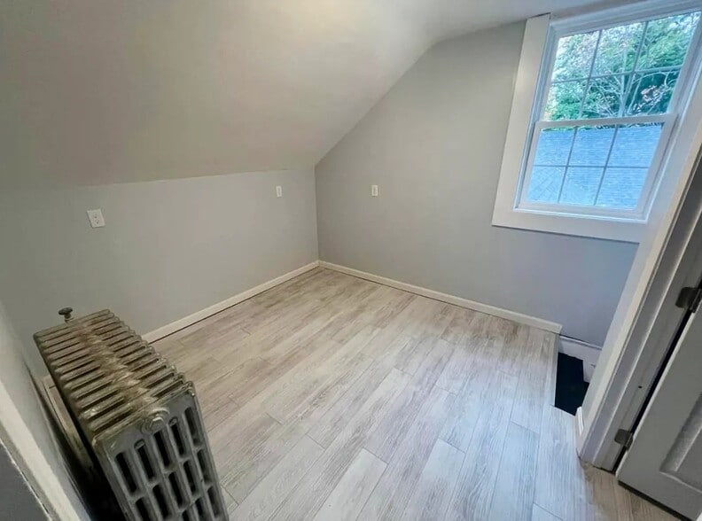 Building Photo - 413 Hammond St