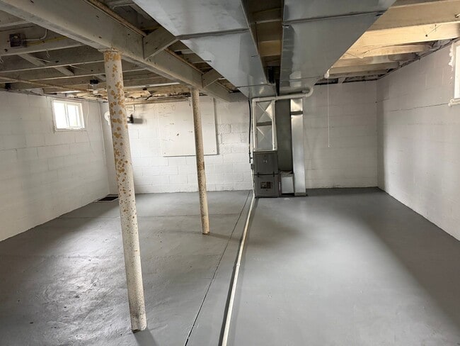 Building Photo - Lovely 2 Bedroom / 1 Bath for Rent - Section 8 Welcome