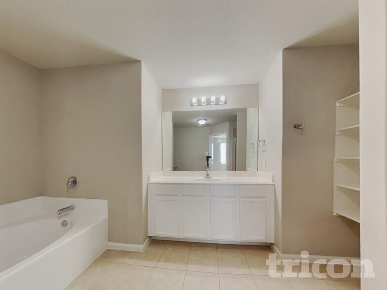 Building Photo - 334 Shoshone Ridge Dr