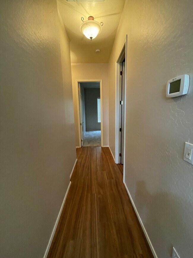 Building Photo - 5649 N Bentley Ct