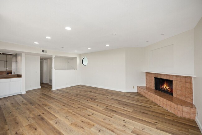 Building Photo - 406 Arenoso Ln