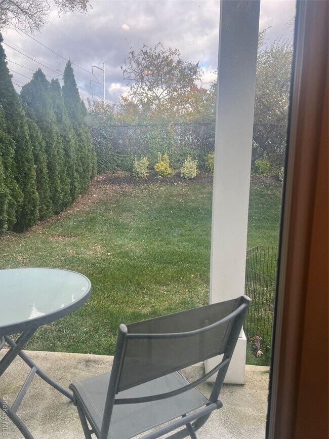 Building Photo - 1807 Townhome Way