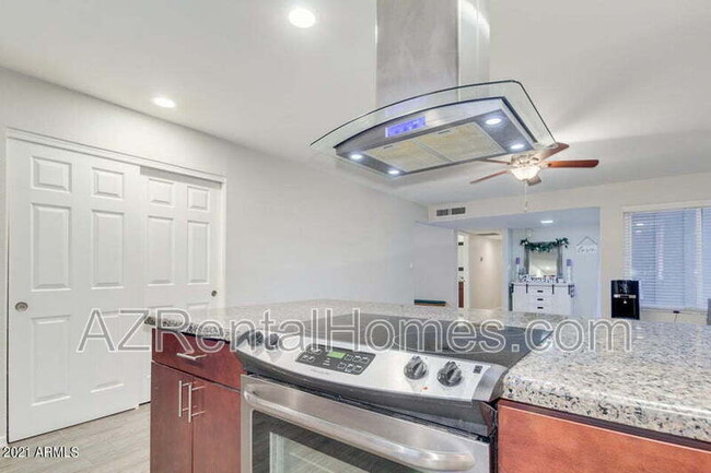 Building Photo - 2110 W De Palma Cir