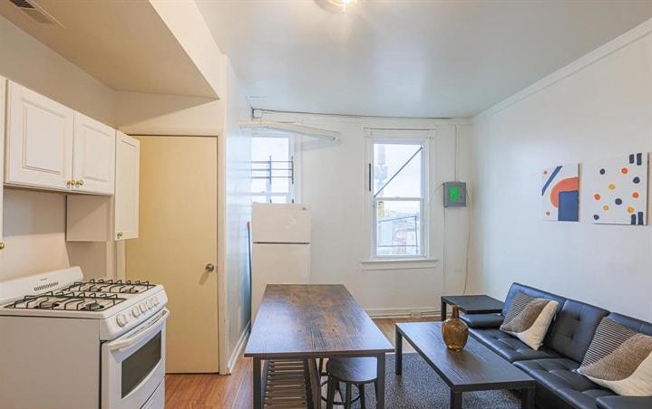 Building Photo - 2920 Parkwood Ave