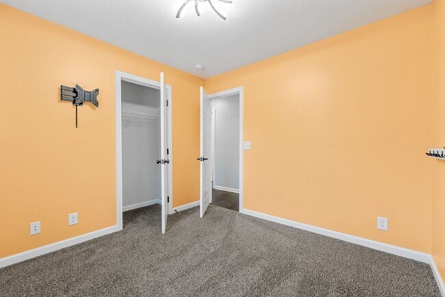 Building Photo - Stylish One-Level Home with 3 Bedrooms, 2 ...