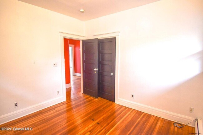 Building Photo - 558 Myrtle Ave