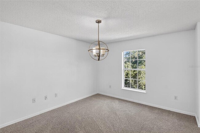 Building Photo - 1906 Lakeview Ln