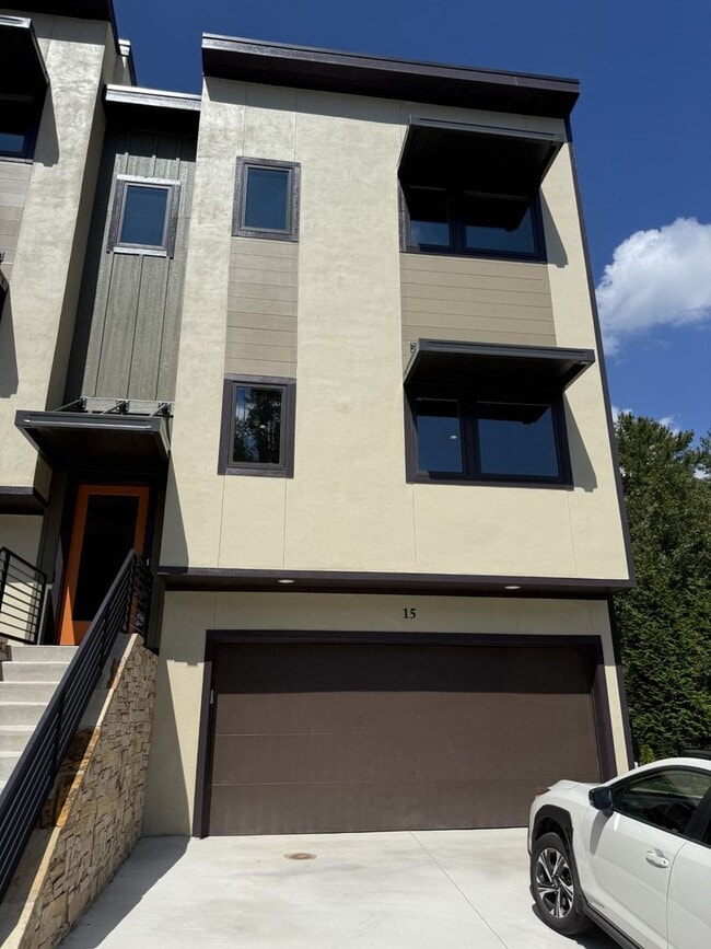 Building Photo - New Home off Tunnel Road