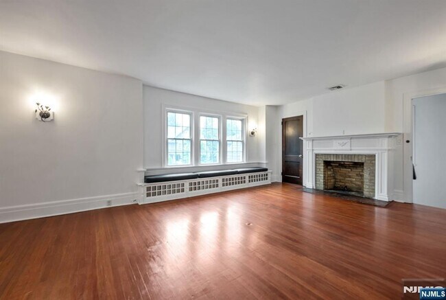Building Photo - 103 N Walnut St