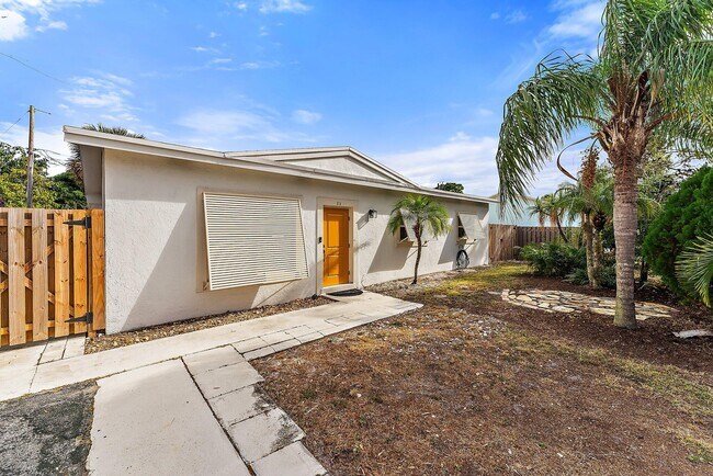 Building Photo - 513 E Whitney Dr