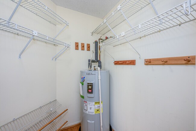 Building Photo - 53 Brushy Plain Rd