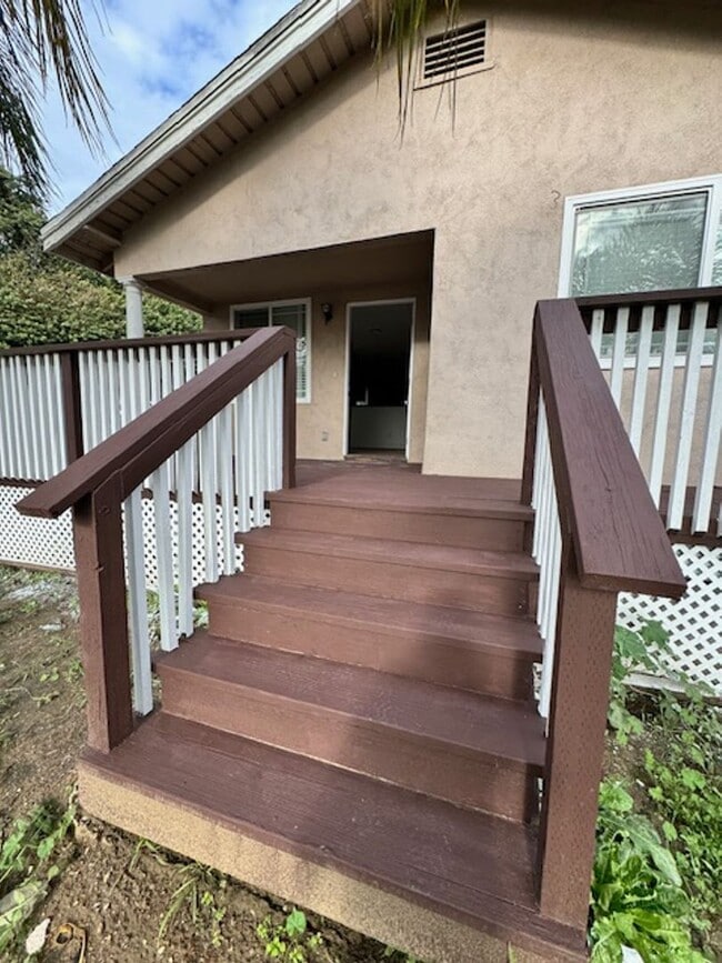 Building Photo - Gorgeous 3+2 home in Glassell Park!