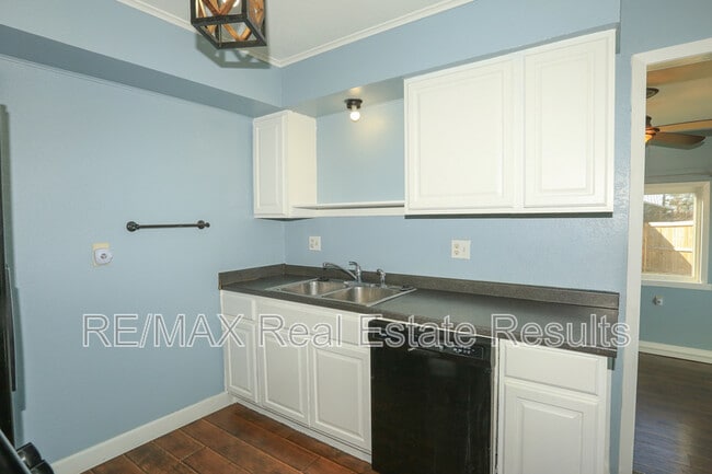 Building Photo - 1314 W Margaret Pl