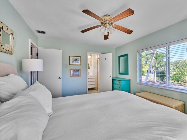 Building Photo - 301 NW 3rd Ct