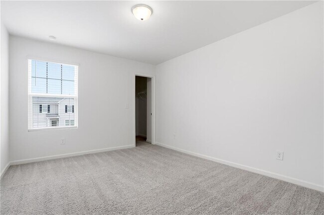 Building Photo - 395 Knightsbridge Ln