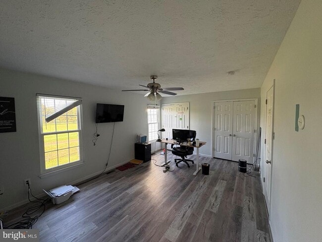 Building Photo - 33 Pinehurst Ct