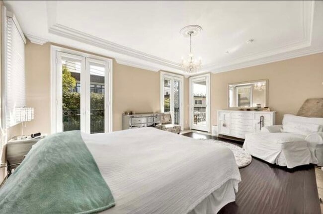 Master bedroom - 11952 Montana Ave