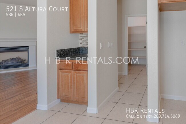 Building Photo - 521 S Altura Ct