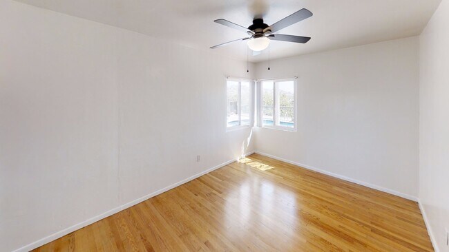 Building Photo - 5321 E Falls View Dr