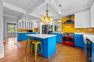 Building Photo - Gorgeous and Spacious 3 Bedroom Ranch in T...