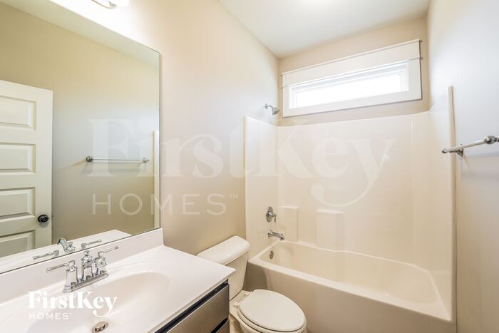 Building Photo - 1470 Woodridge Pl