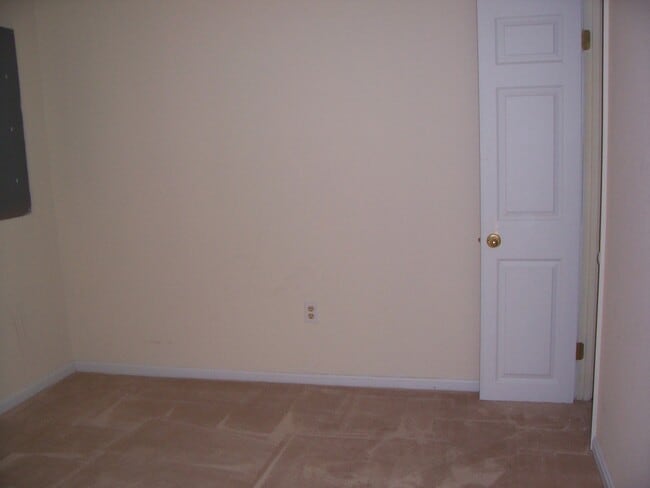 Building Photo - 3 Level Townhome- Odenton, MD