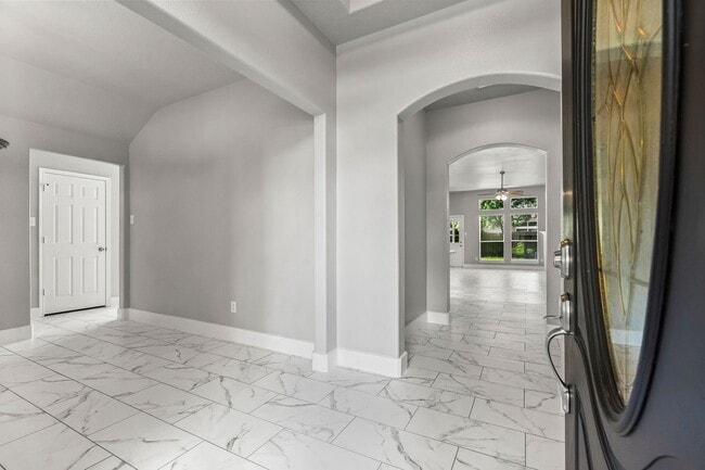 Building Photo - 20231 Avery Point Dr