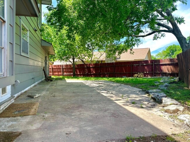 Building Photo - Charming North Austin 3x2.5