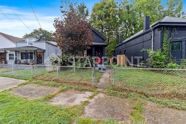 Building Photo - 2631 Northwestern Pkwy