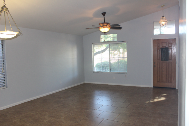 Building Photo - 1036 N Golden Key St