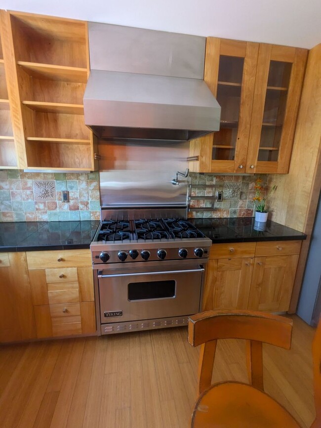Building Photo - Modern Family Living in Prime El Cerrito L...