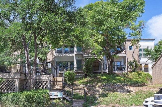 Building Photo - 6600 Valleyside Rd