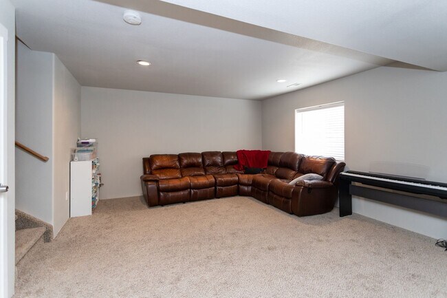 Building Photo - Exquisite 2-Story Home: Luxury Living in Tranquil Cul-de-Sac Setting!!