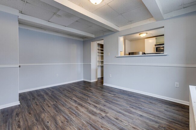 Building Photo - 2300 Arlington Ave