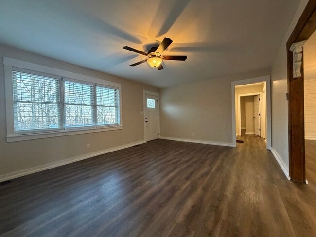 Building Photo - 2 bedroom/1 bath home in West Morristown