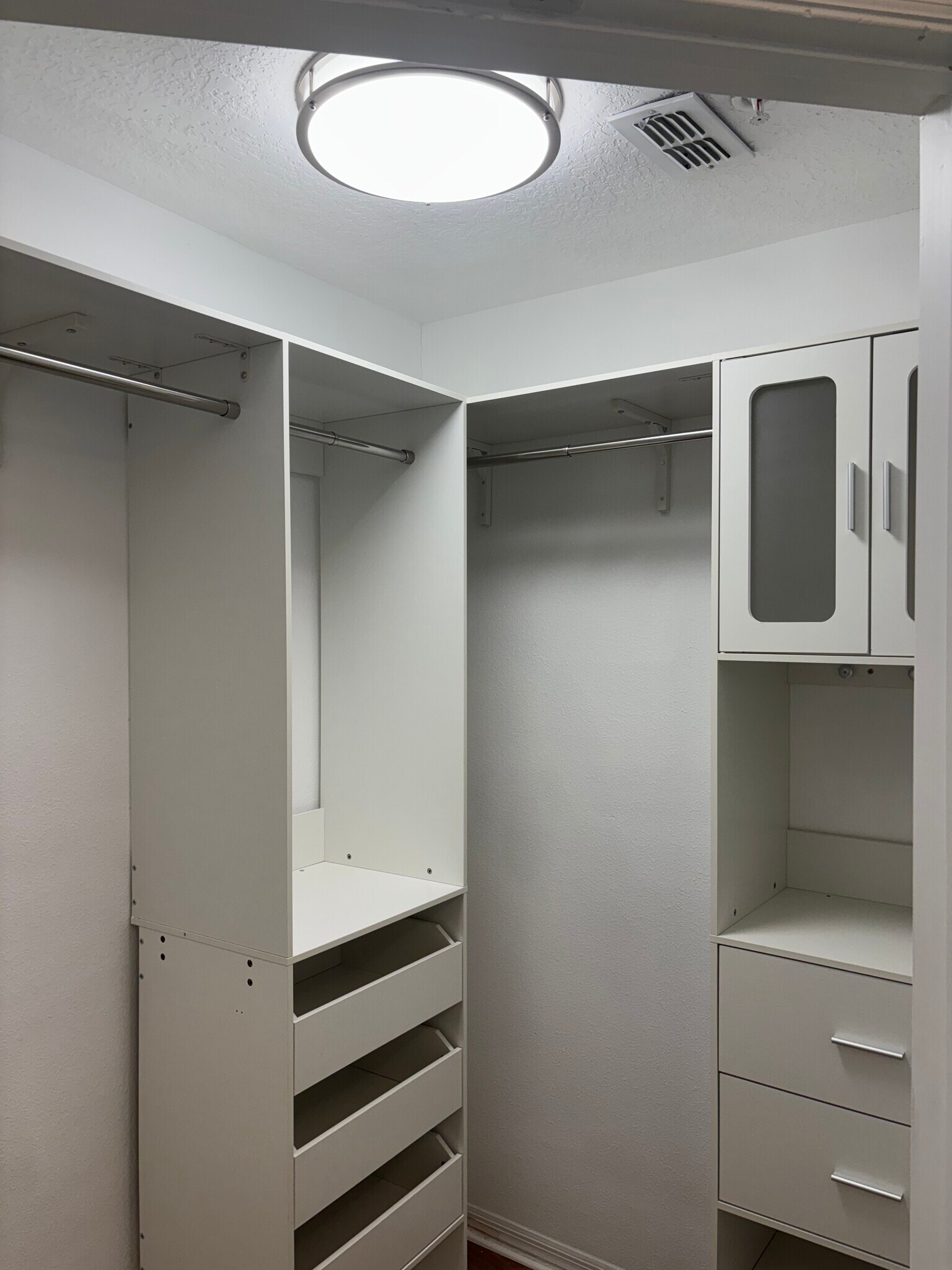 Building Photo - 501 Knights Run Ave