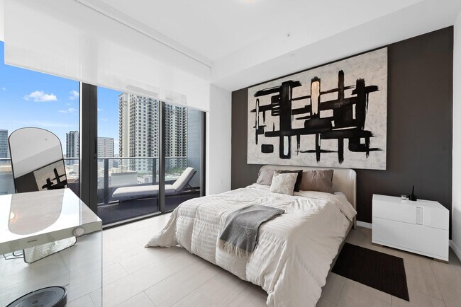 Building Photo - 1000 Brickell Plaza